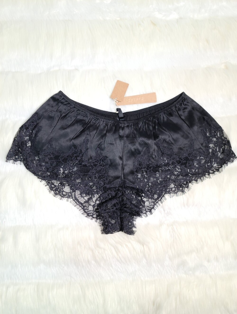 SKIMS Silk Lace Shorts Black Onyx Women XS NEW